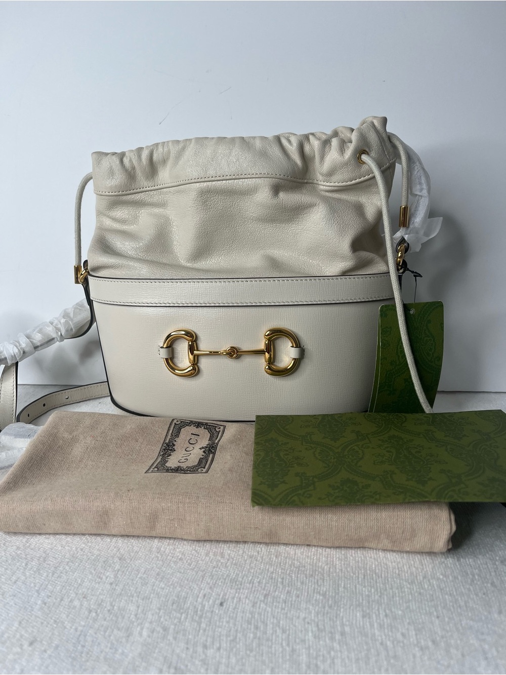 Gucci Cream Off-White Leather Horsebit Drawstring Crossbody Bag